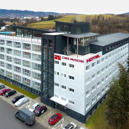 Hotel Double Red Cars Museum Breznóbánya Kültér fotó